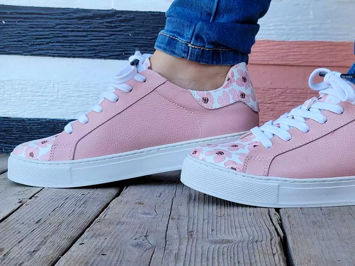 La Vie En Rose Sneaker