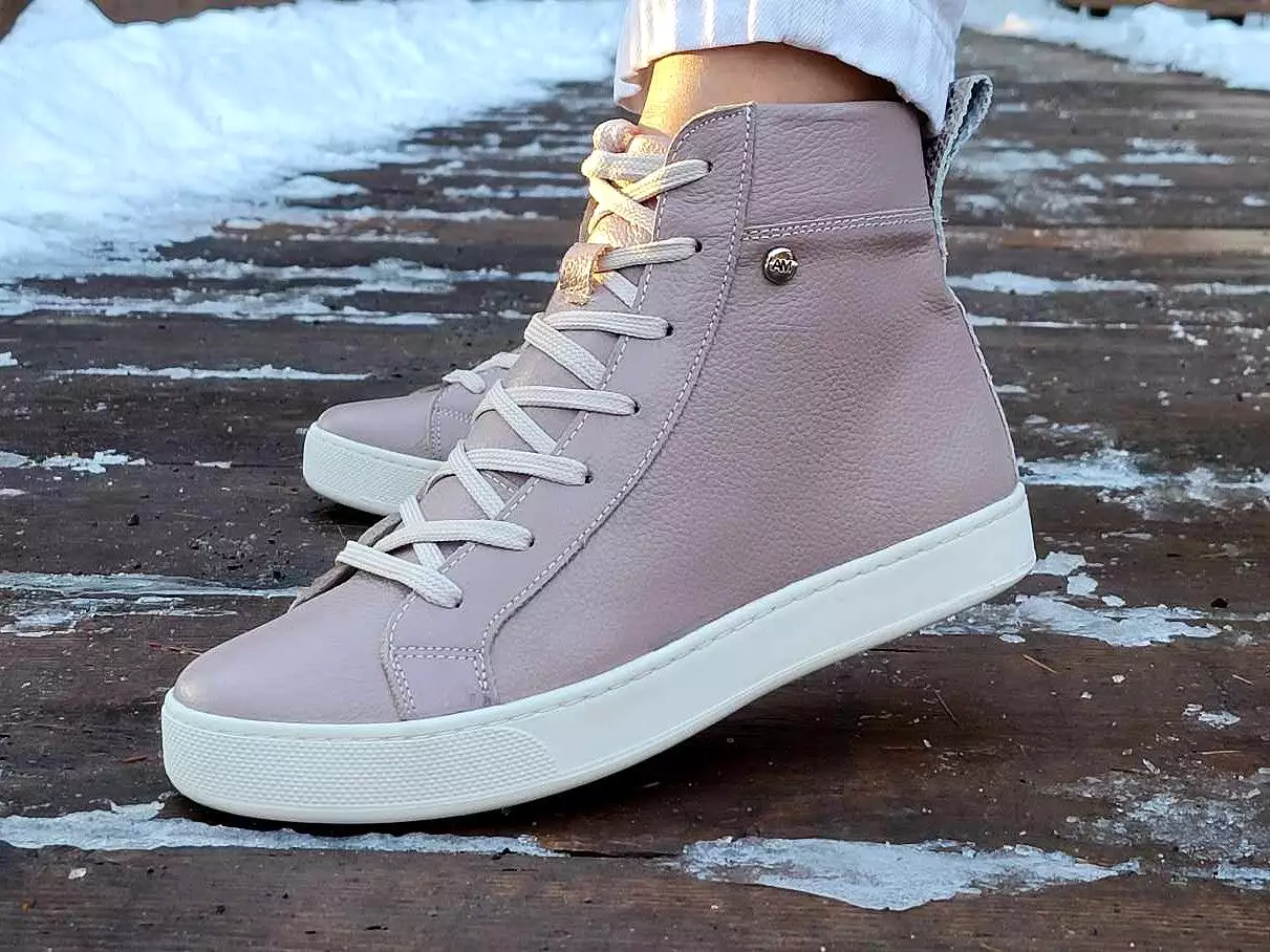 Moka Leather high top sneaker