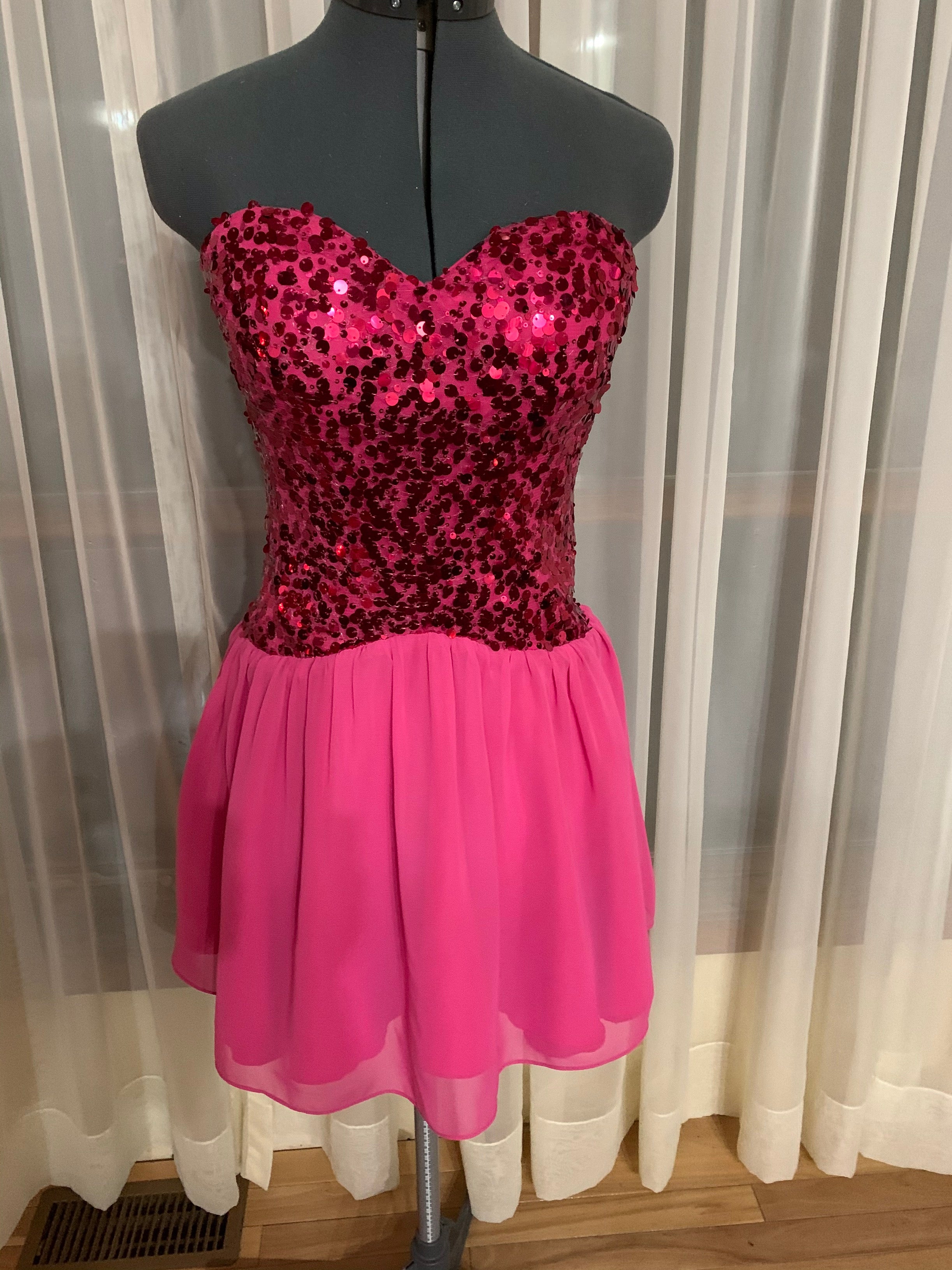 Short Dress Size Small Style 2827